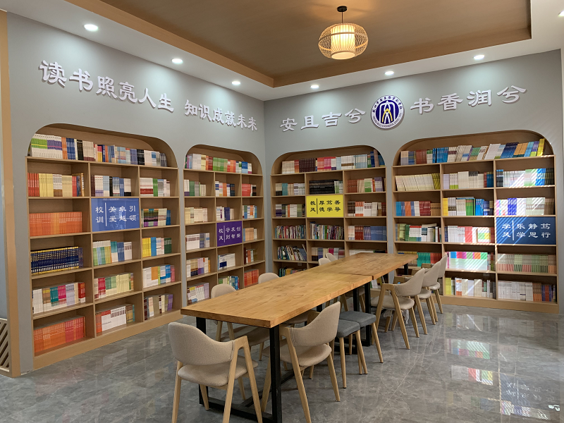 阿克蘇XX中學(xué)圖書(shū)館